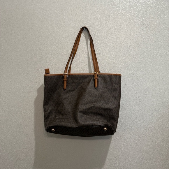 Michael Kors Tote Bag Monogram Large Brown Tan Pockets - Picture 9 of 9